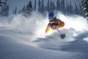 全红婵在公开训练营中展示了新的水面控制技术，目标直指名古屋亚运金牌。